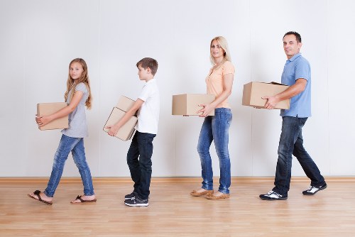 Experienced movers in Twickenham supporting a final move